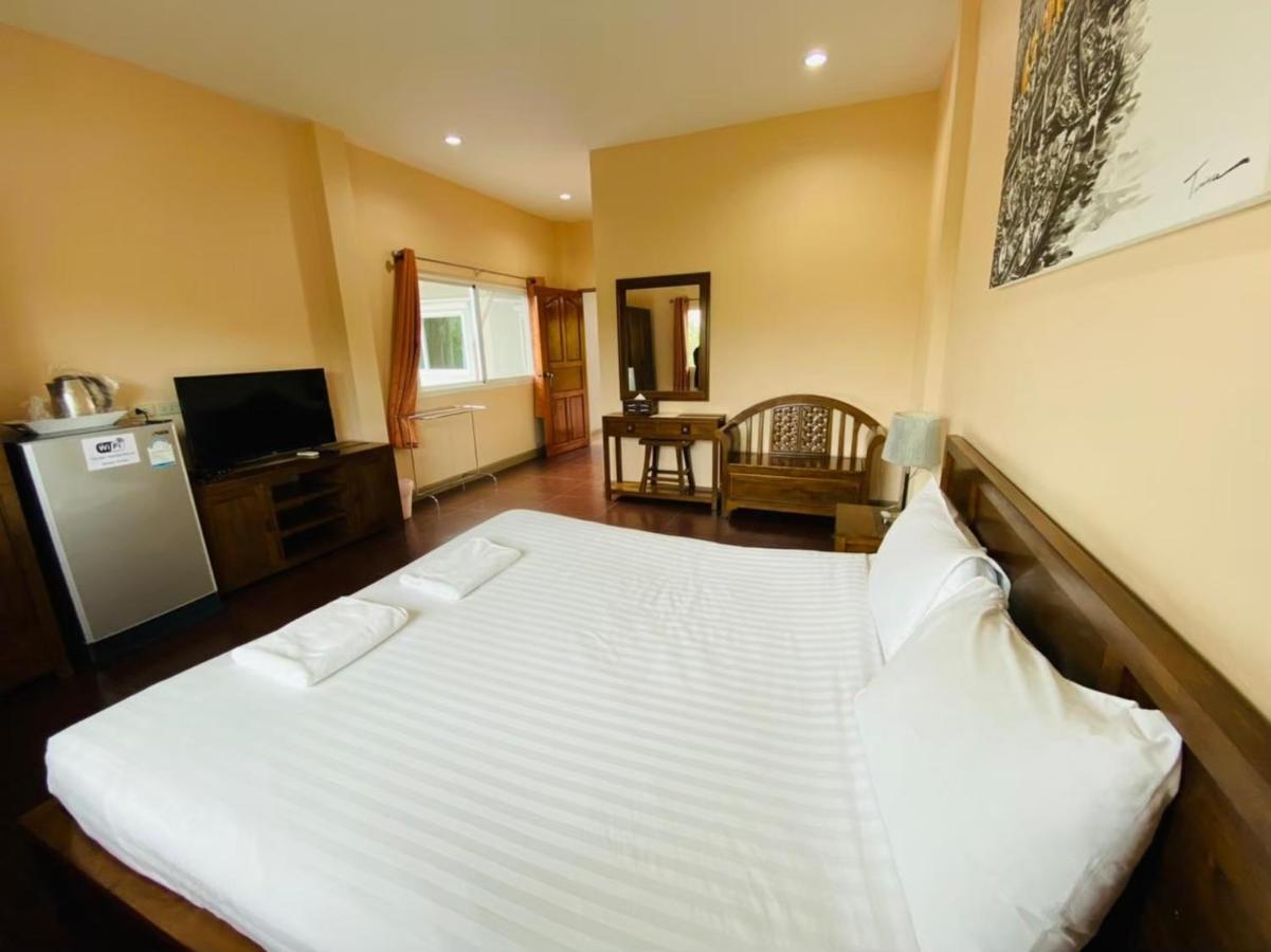 Hotel Baan Suan Khun Yaiy à Ban Wang Takhrai Extérieur photo