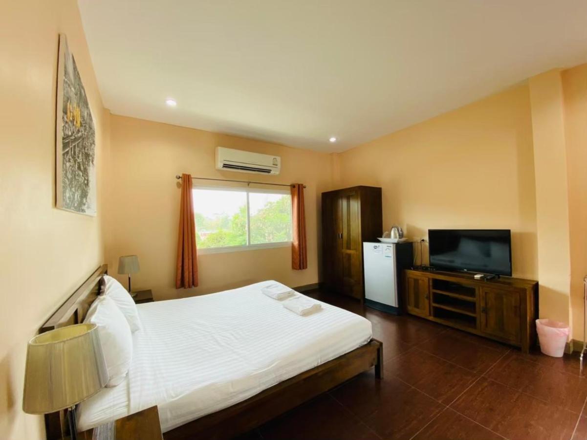 Hotel Baan Suan Khun Yaiy à Ban Wang Takhrai Extérieur photo