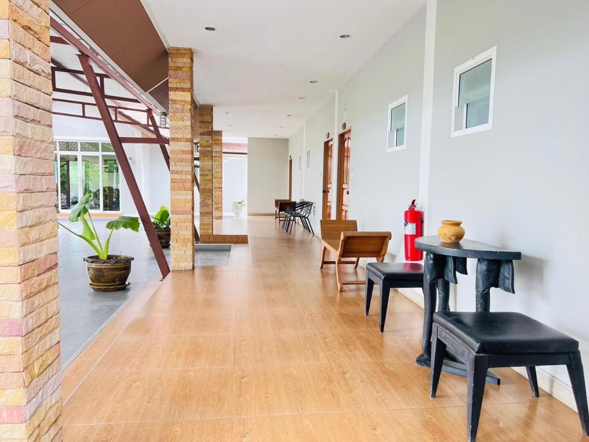 Hotel Baan Suan Khun Yaiy à Ban Wang Takhrai Extérieur photo