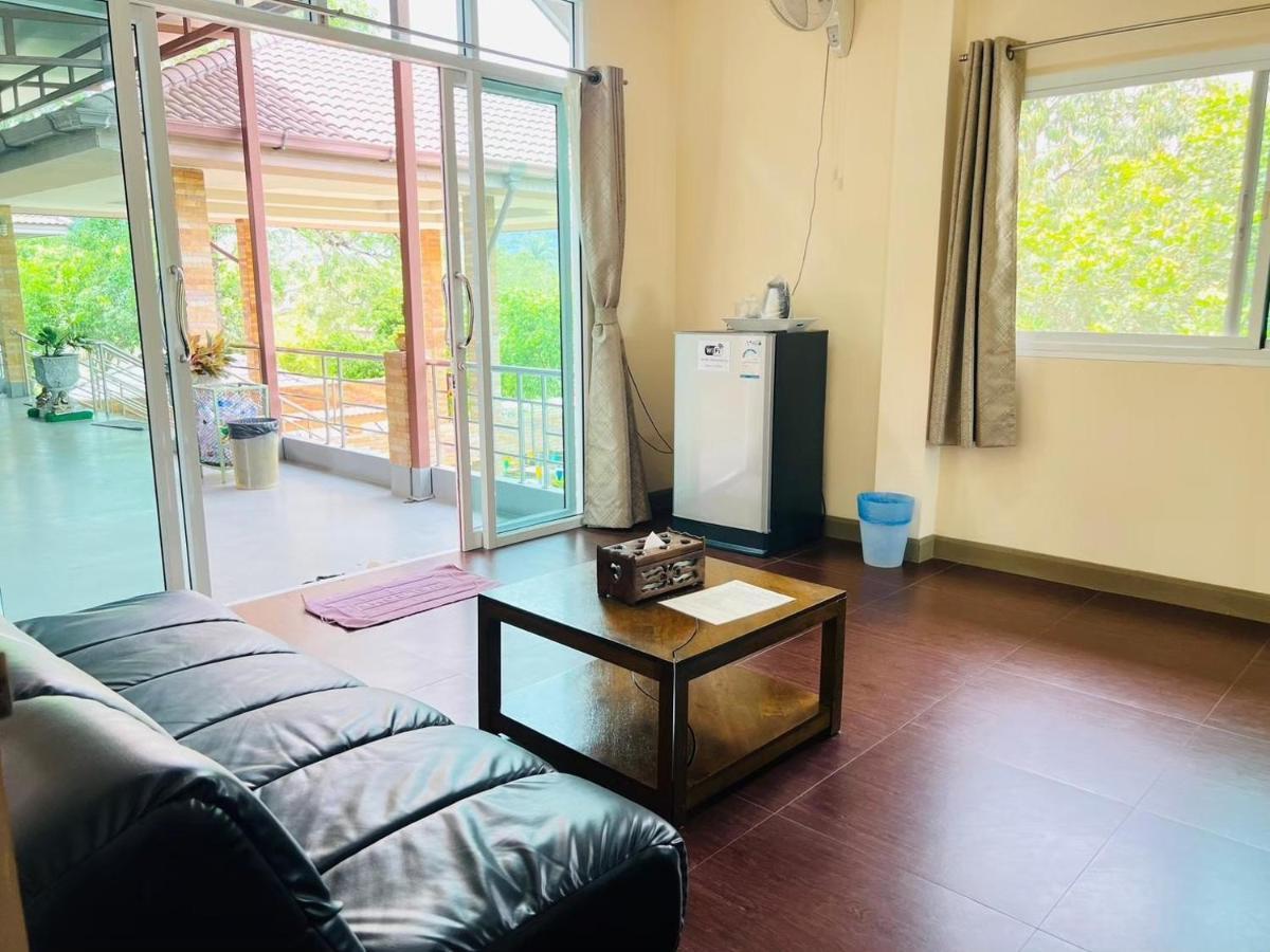 Hotel Baan Suan Khun Yaiy à Ban Wang Takhrai Extérieur photo