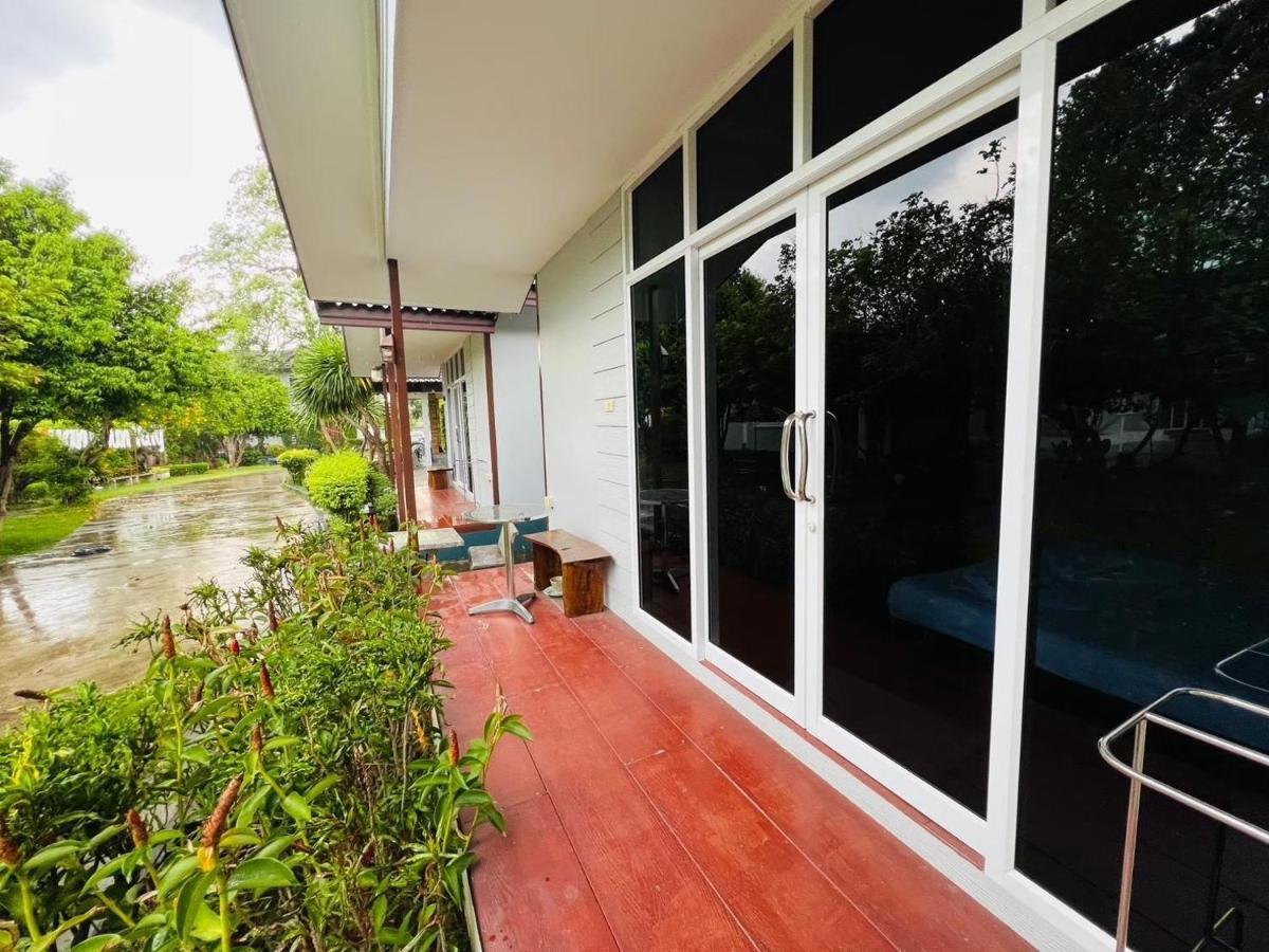 Hotel Baan Suan Khun Yaiy à Ban Wang Takhrai Extérieur photo