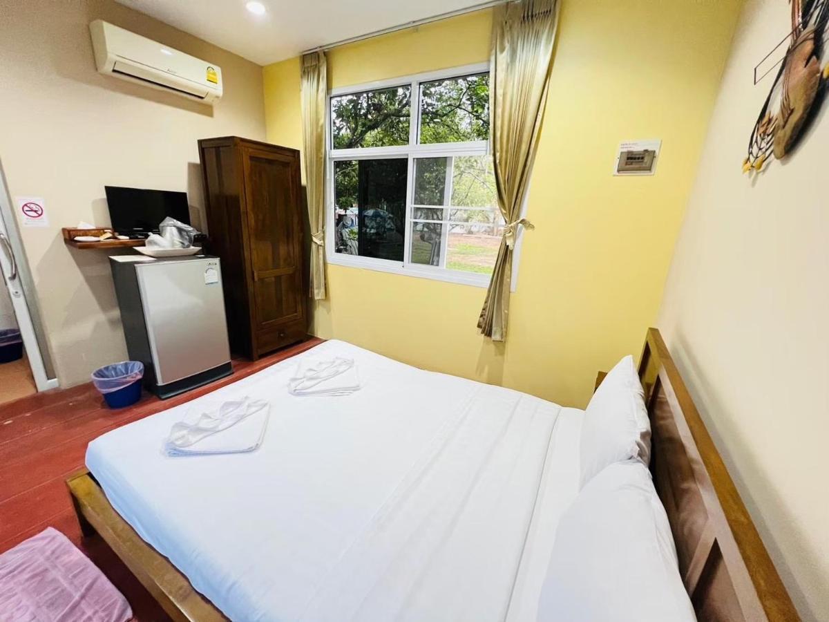 Hotel Baan Suan Khun Yaiy à Ban Wang Takhrai Extérieur photo