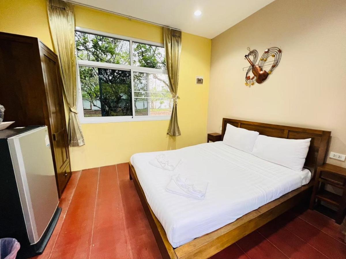 Hotel Baan Suan Khun Yaiy à Ban Wang Takhrai Extérieur photo