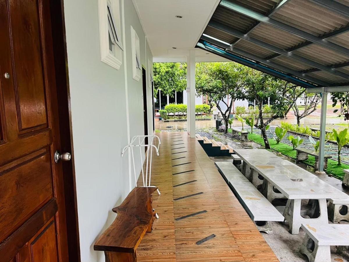 Hotel Baan Suan Khun Yaiy à Ban Wang Takhrai Extérieur photo
